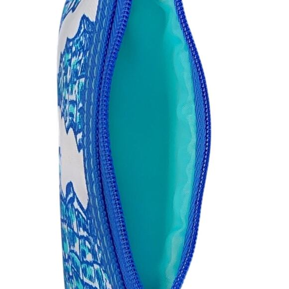 Estee Lauder Blue and white cosmetic bag/ coin purse measures 5x4x.75 - Picture 5 of 5